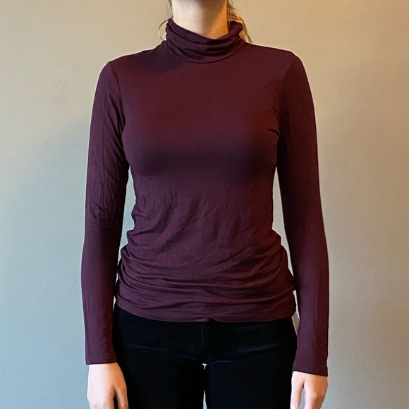 Ellen Tracy Tops - Ellen Tracy Turtleneck Tee
